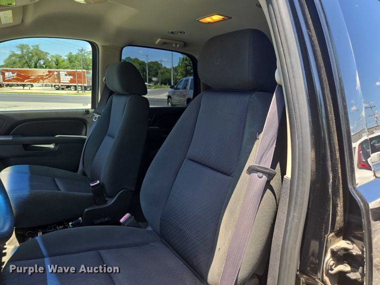 image for item ED2103 2011 Chevrolet Tahoe Police SUV