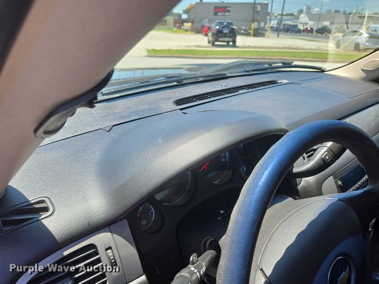 image for item ED2103 2011 Chevrolet Tahoe Police SUV