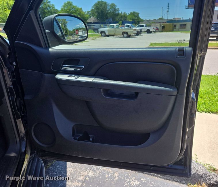 image for item ED2103 2011 Chevrolet Tahoe Police SUV