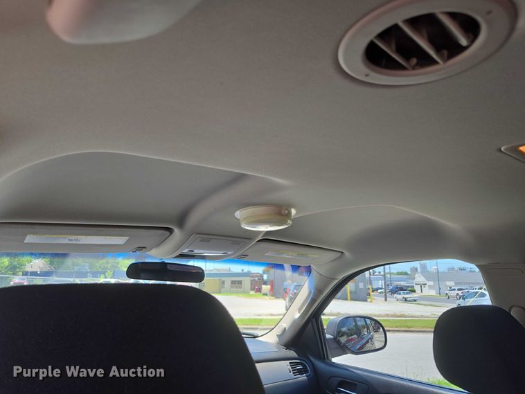 image for item ED2103 2011 Chevrolet Tahoe Police SUV