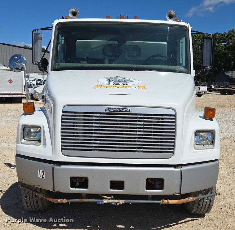 image for item ED2118 2002 Freightliner FL70 street sweeper truck