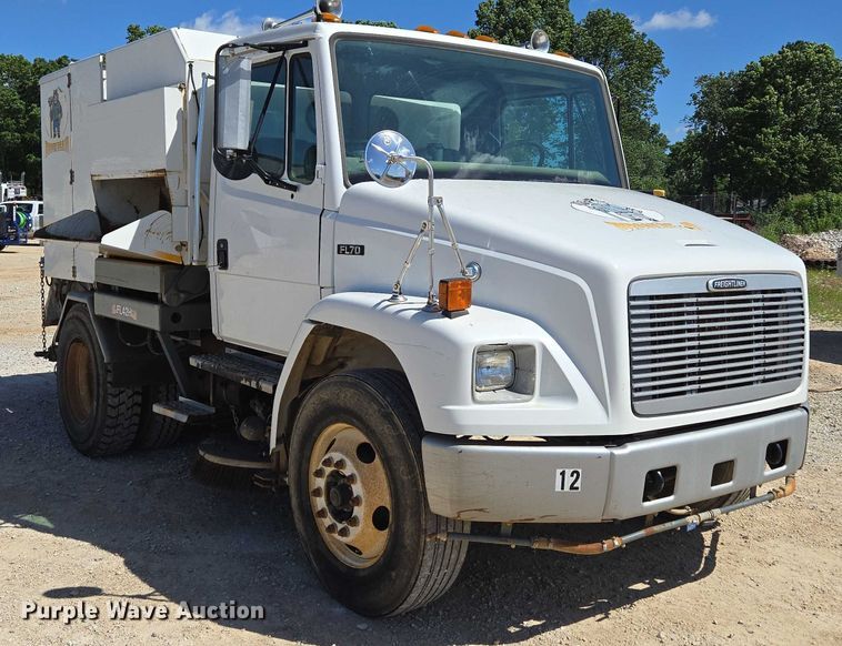 image for item ED2118 2002 Freightliner FL70 street sweeper truck