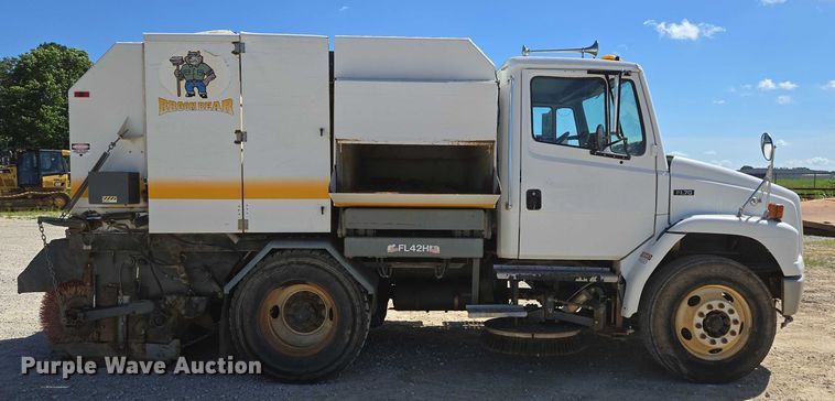 image for item ED2118 2002 Freightliner FL70 street sweeper truck