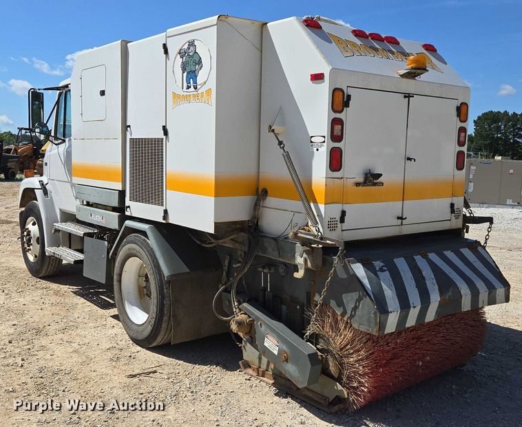image for item ED2118 2002 Freightliner FL70 street sweeper truck