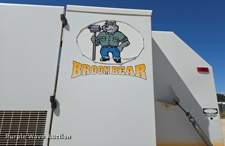 image for item ED2118 2002 Freightliner FL70 street sweeper truck