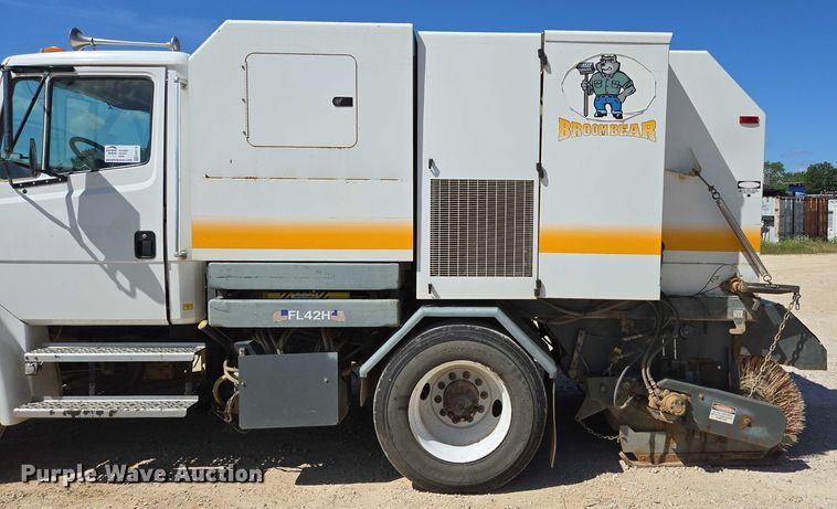 image for item ED2118 2002 Freightliner FL70 street sweeper truck
