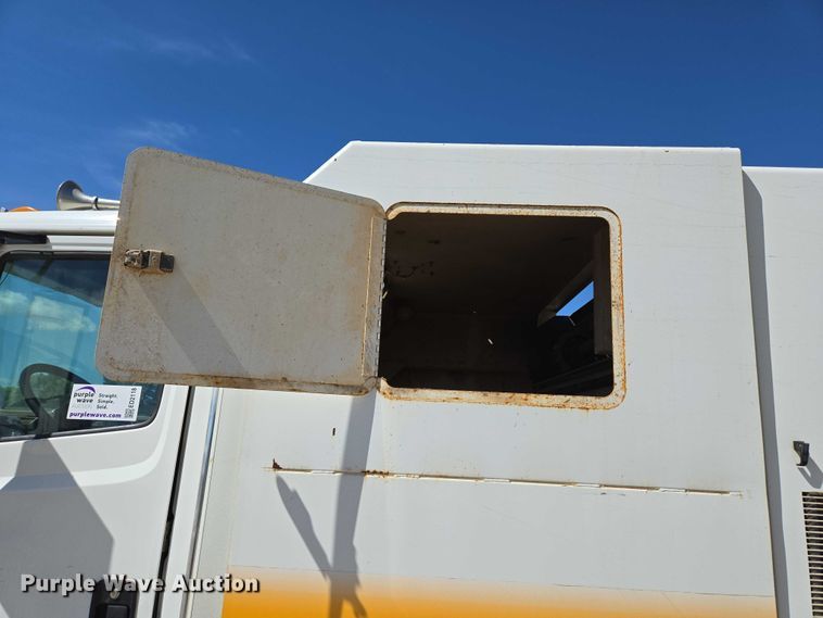 image for item ED2118 2002 Freightliner FL70 street sweeper truck