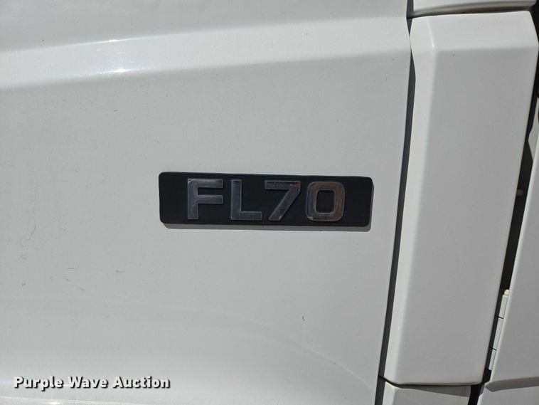 image for item ED2118 2002 Freightliner FL70 street sweeper truck