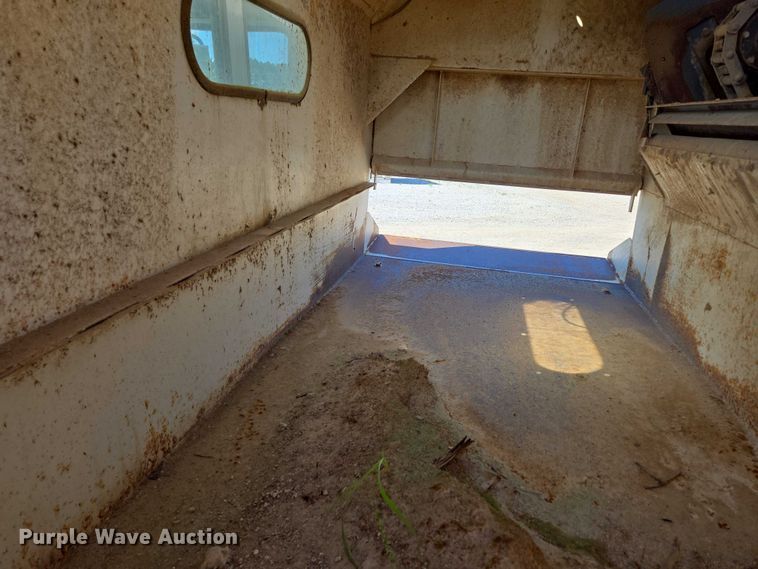 image for item ED2118 2002 Freightliner FL70 street sweeper truck