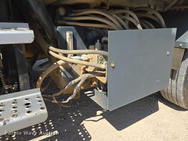 image for item ED2118 2002 Freightliner FL70 street sweeper truck