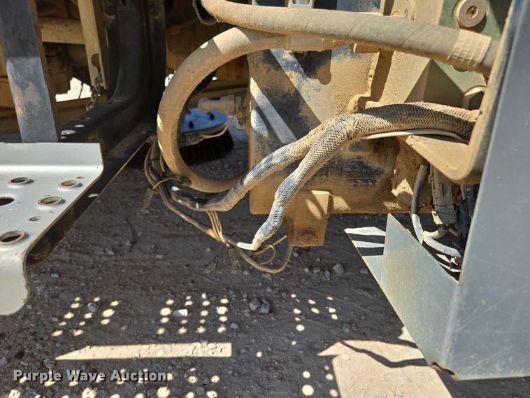 image for item ED2118 2002 Freightliner FL70 street sweeper truck