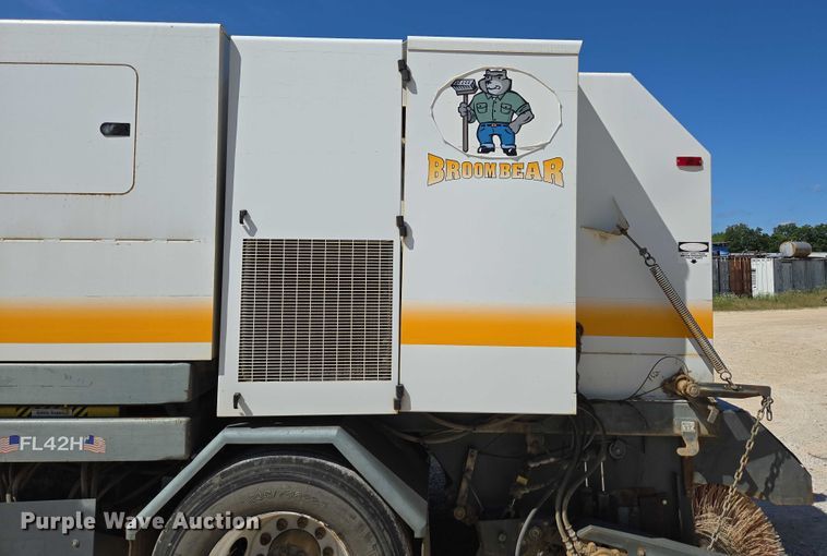 image for item ED2118 2002 Freightliner FL70 street sweeper truck