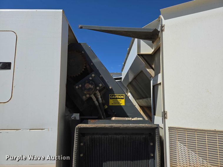 image for item ED2118 2002 Freightliner FL70 street sweeper truck