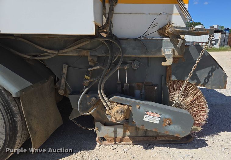 image for item ED2118 2002 Freightliner FL70 street sweeper truck