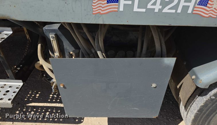 image for item ED2118 2002 Freightliner FL70 street sweeper truck