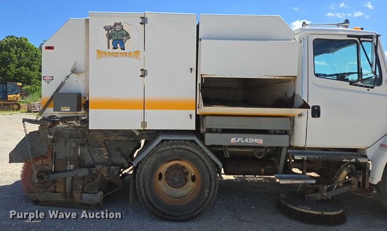 image for item ED2118 2002 Freightliner FL70 street sweeper truck