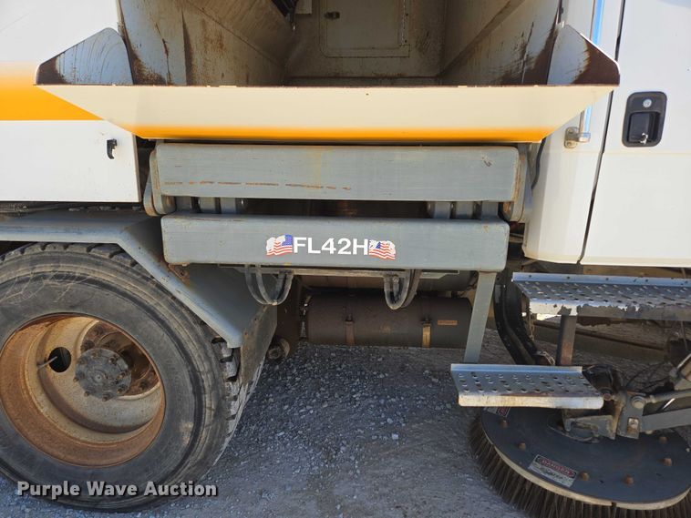 image for item ED2118 2002 Freightliner FL70 street sweeper truck