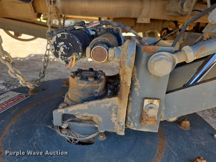 image for item ED2118 2002 Freightliner FL70 street sweeper truck