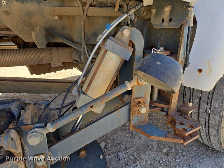 image for item ED2118 2002 Freightliner FL70 street sweeper truck