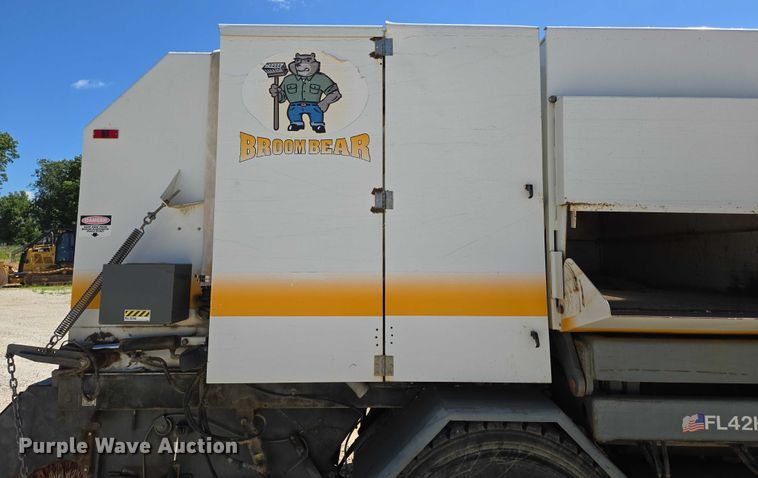 image for item ED2118 2002 Freightliner FL70 street sweeper truck