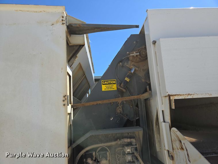 image for item ED2118 2002 Freightliner FL70 street sweeper truck