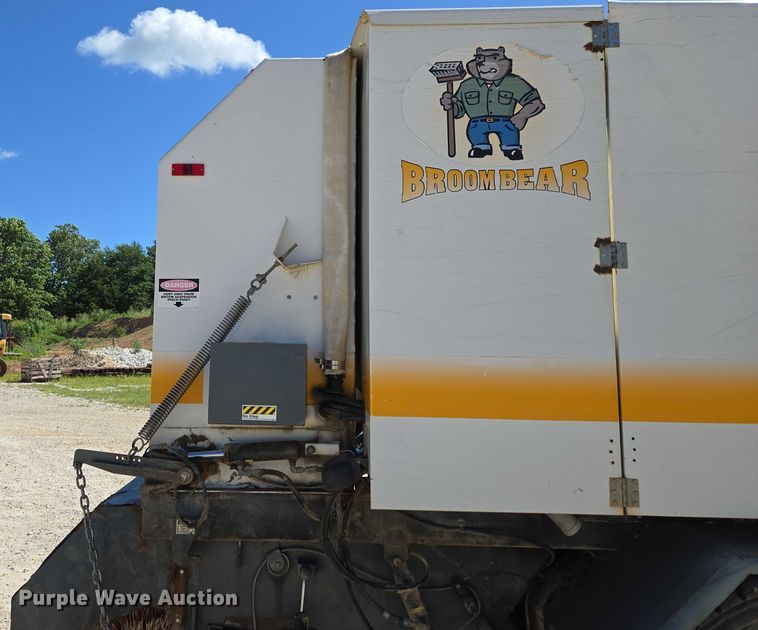 image for item ED2118 2002 Freightliner FL70 street sweeper truck