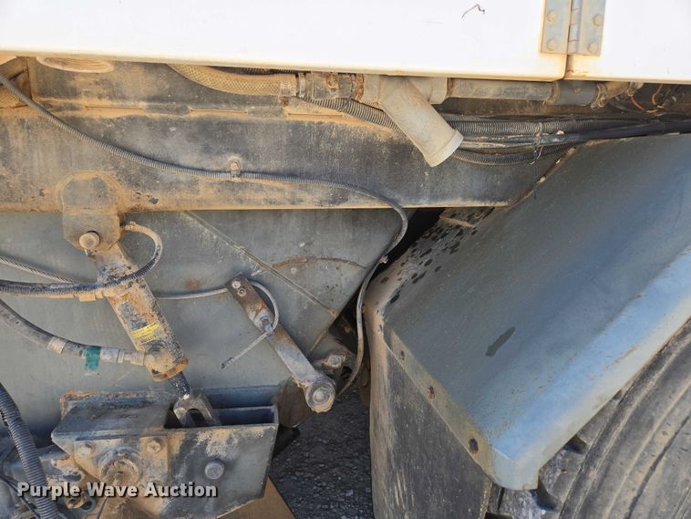 image for item ED2118 2002 Freightliner FL70 street sweeper truck