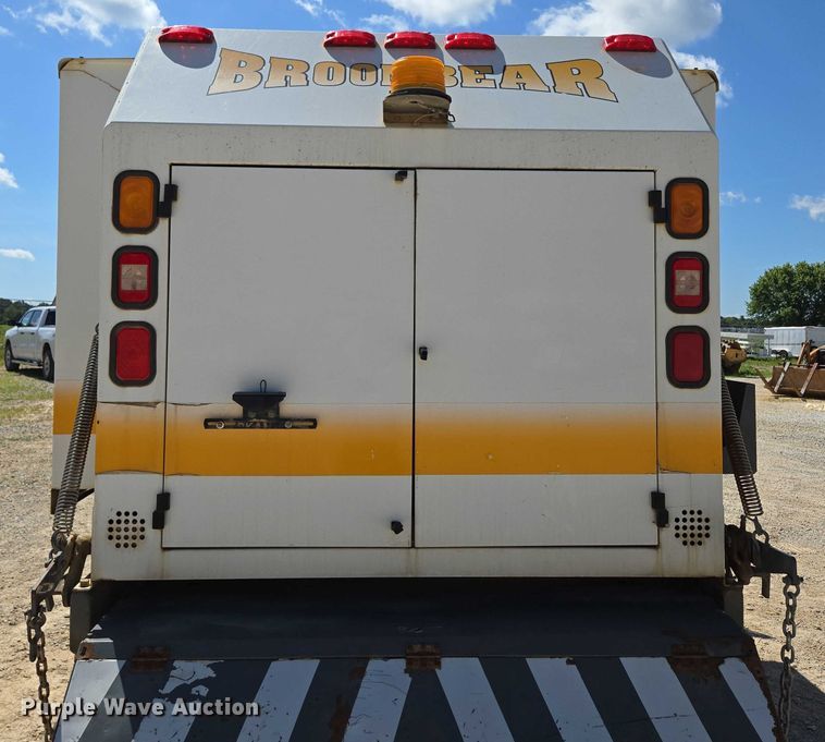 image for item ED2118 2002 Freightliner FL70 street sweeper truck