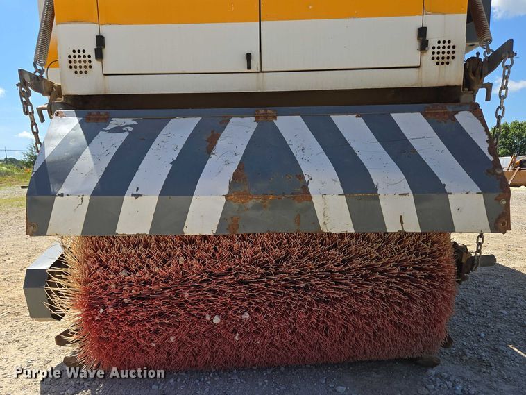 image for item ED2118 2002 Freightliner FL70 street sweeper truck