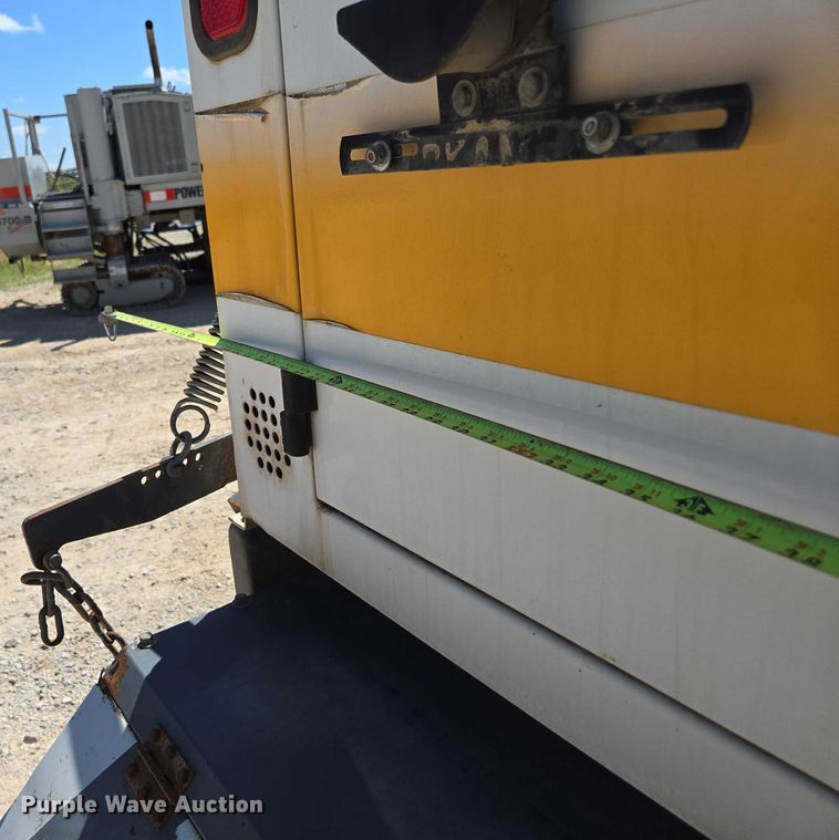 image for item ED2118 2002 Freightliner FL70 street sweeper truck