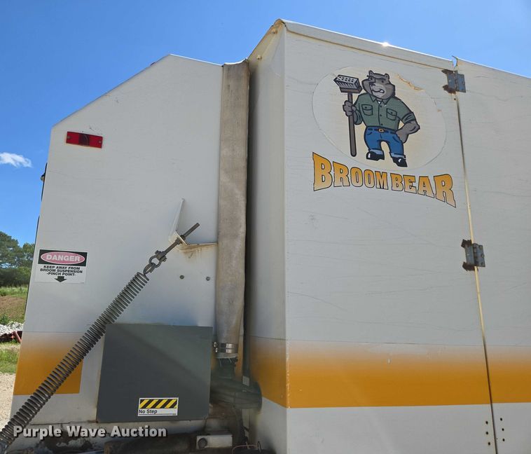 image for item ED2118 2002 Freightliner FL70 street sweeper truck