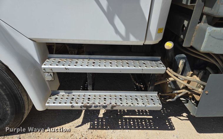 image for item ED2118 2002 Freightliner FL70 street sweeper truck
