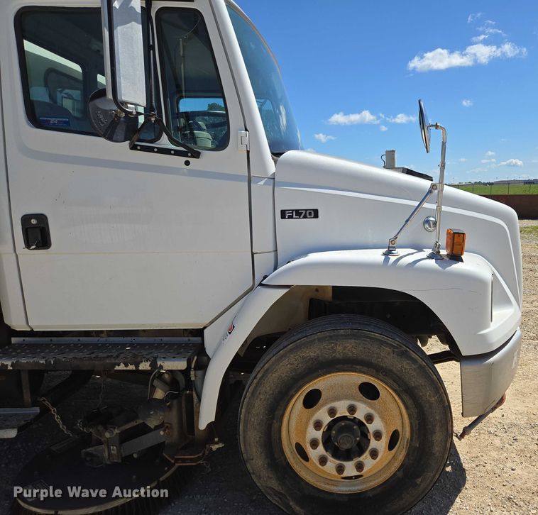 image for item ED2118 2002 Freightliner FL70 street sweeper truck