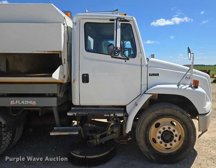 image for item ED2118 2002 Freightliner FL70 street sweeper truck