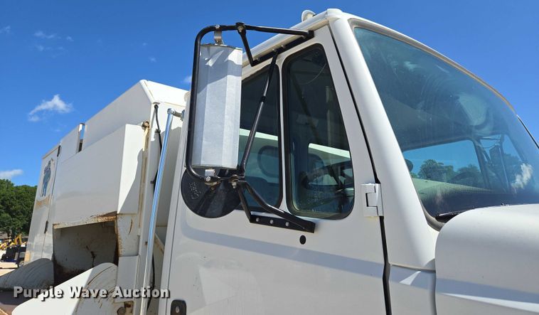 image for item ED2118 2002 Freightliner FL70 street sweeper truck
