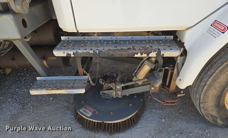 image for item ED2118 2002 Freightliner FL70 street sweeper truck