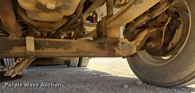 image for item ED2118 2002 Freightliner FL70 street sweeper truck