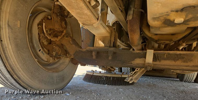 image for item ED2118 2002 Freightliner FL70 street sweeper truck