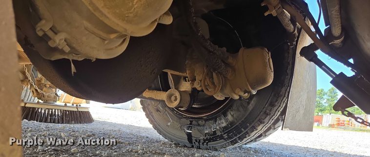 image for item ED2118 2002 Freightliner FL70 street sweeper truck