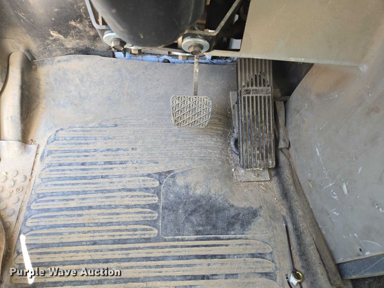 image for item ED2118 2002 Freightliner FL70 street sweeper truck