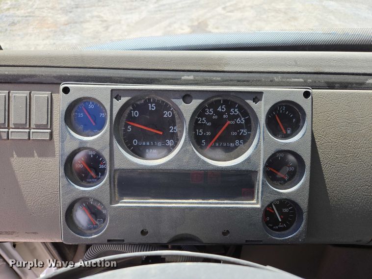 image for item ED2118 2002 Freightliner FL70 street sweeper truck