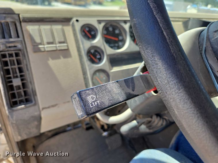 image for item ED2118 2002 Freightliner FL70 street sweeper truck