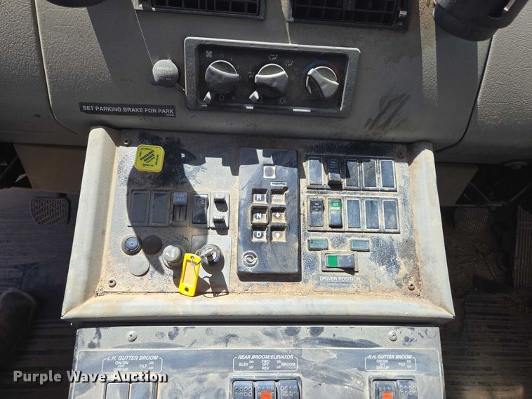 image for item ED2118 2002 Freightliner FL70 street sweeper truck