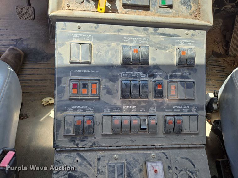 image for item ED2118 2002 Freightliner FL70 street sweeper truck