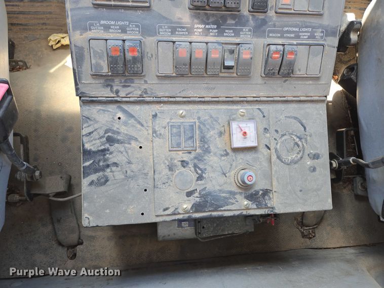 image for item ED2118 2002 Freightliner FL70 street sweeper truck