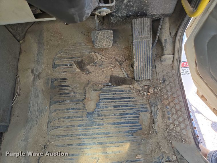 image for item ED2118 2002 Freightliner FL70 street sweeper truck