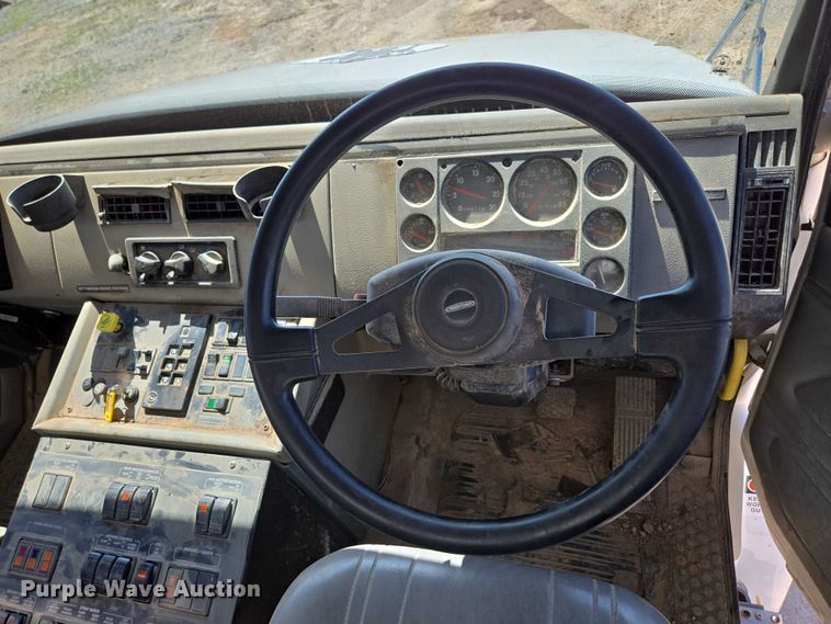 image for item ED2118 2002 Freightliner FL70 street sweeper truck