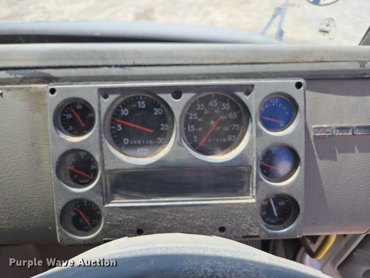 image for item ED2118 2002 Freightliner FL70 street sweeper truck