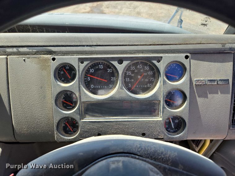 image for item ED2118 2002 Freightliner FL70 street sweeper truck