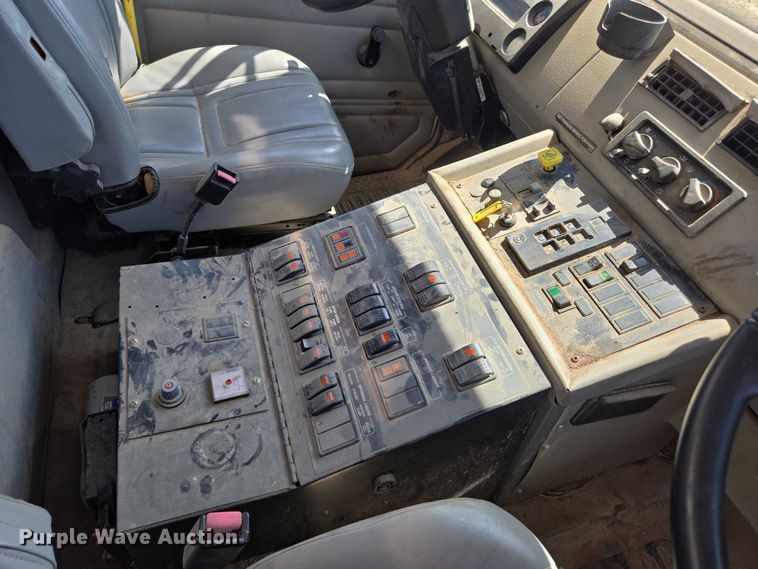 image for item ED2118 2002 Freightliner FL70 street sweeper truck